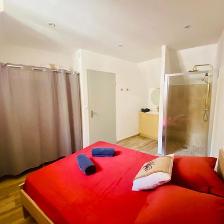 Les Appartements Du Vieux Poussan Bagian luar foto