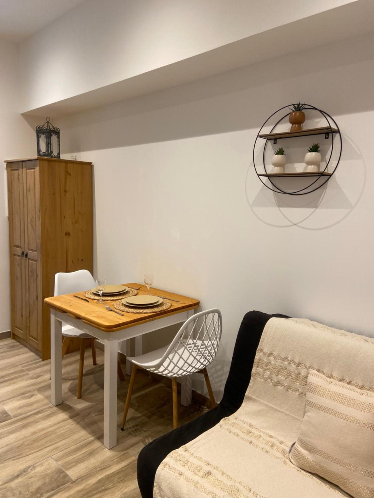 Les Appartements Du Vieux Poussan Bagian luar foto