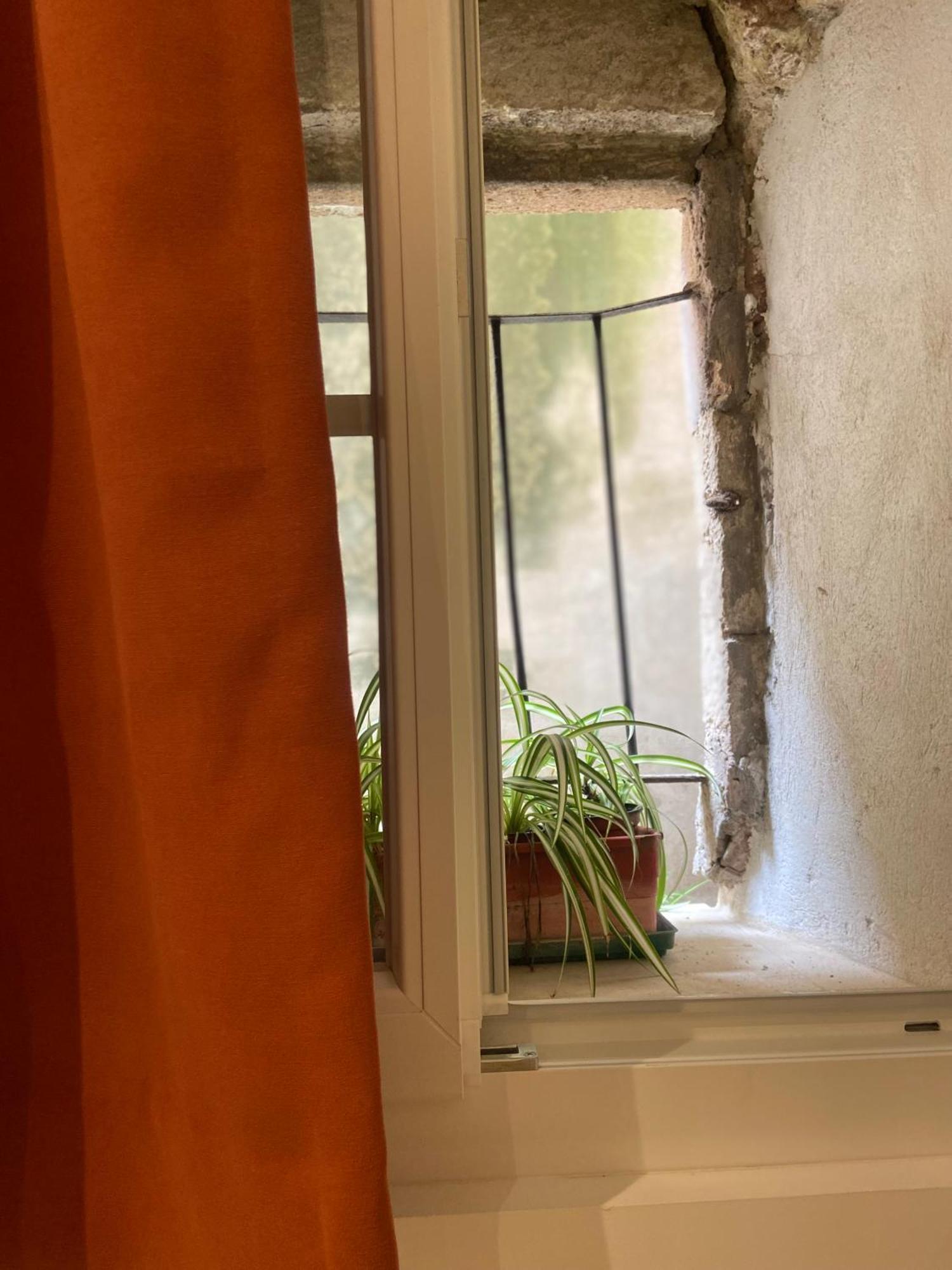 Les Appartements Du Vieux Poussan Bagian luar foto