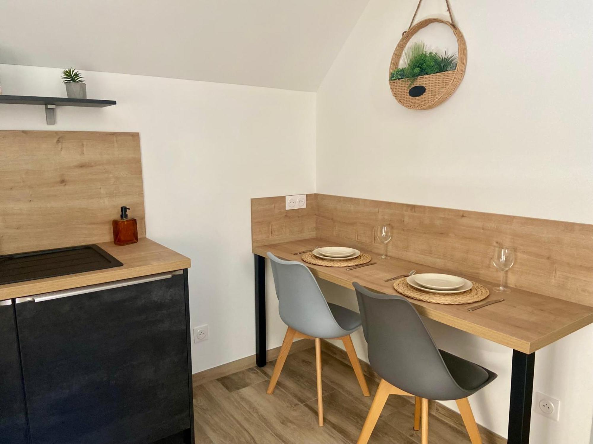 Les Appartements Du Vieux Poussan Bagian luar foto