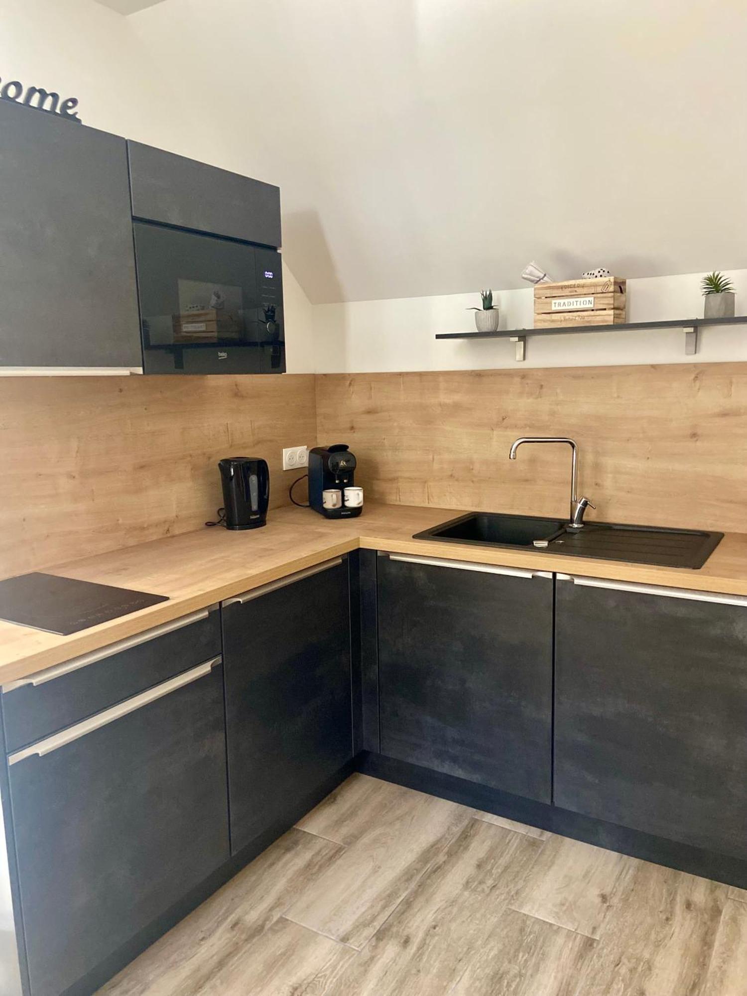 Les Appartements Du Vieux Poussan Bagian luar foto