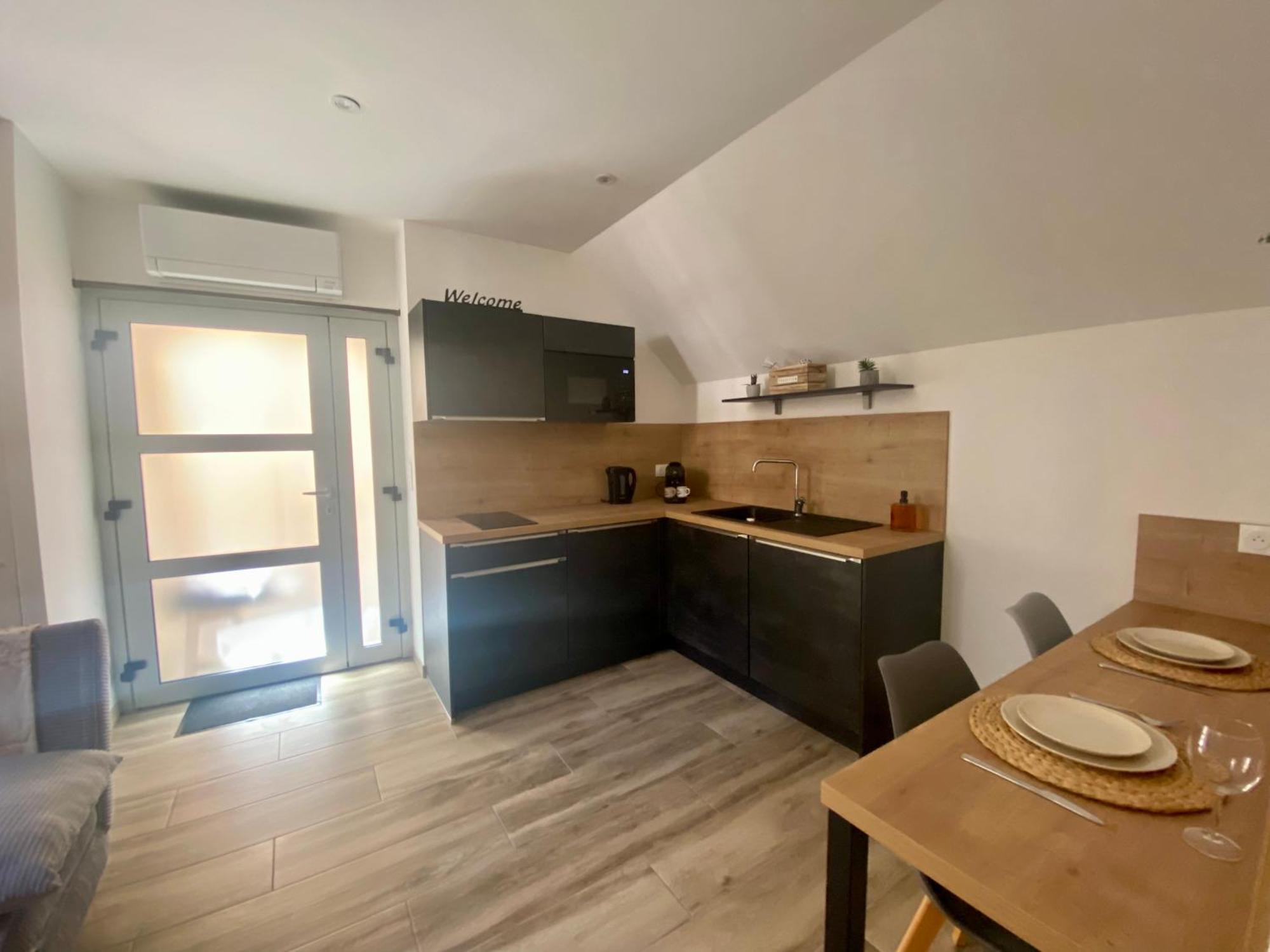 Les Appartements Du Vieux Poussan Bagian luar foto