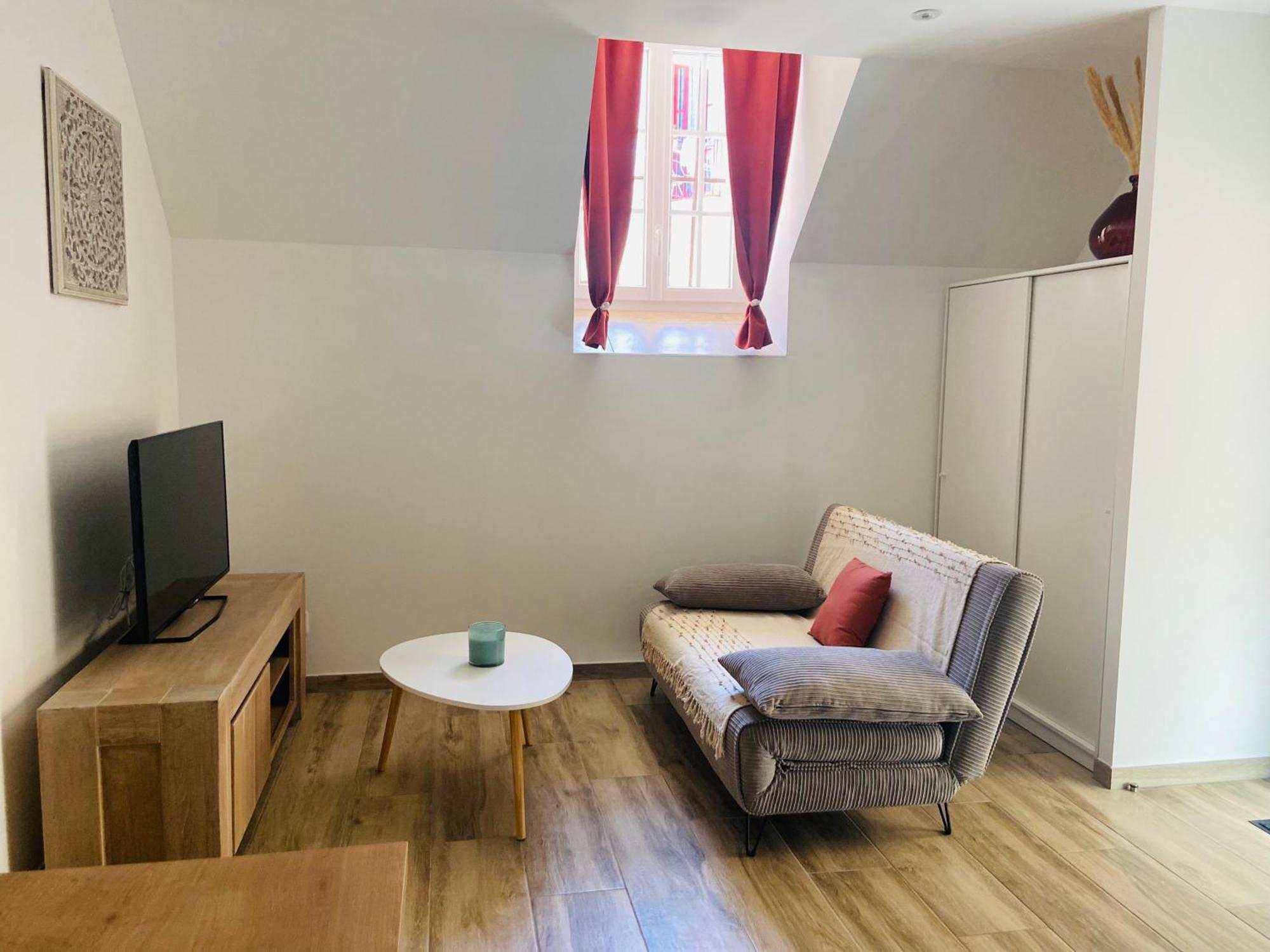 Les Appartements Du Vieux Poussan Bagian luar foto